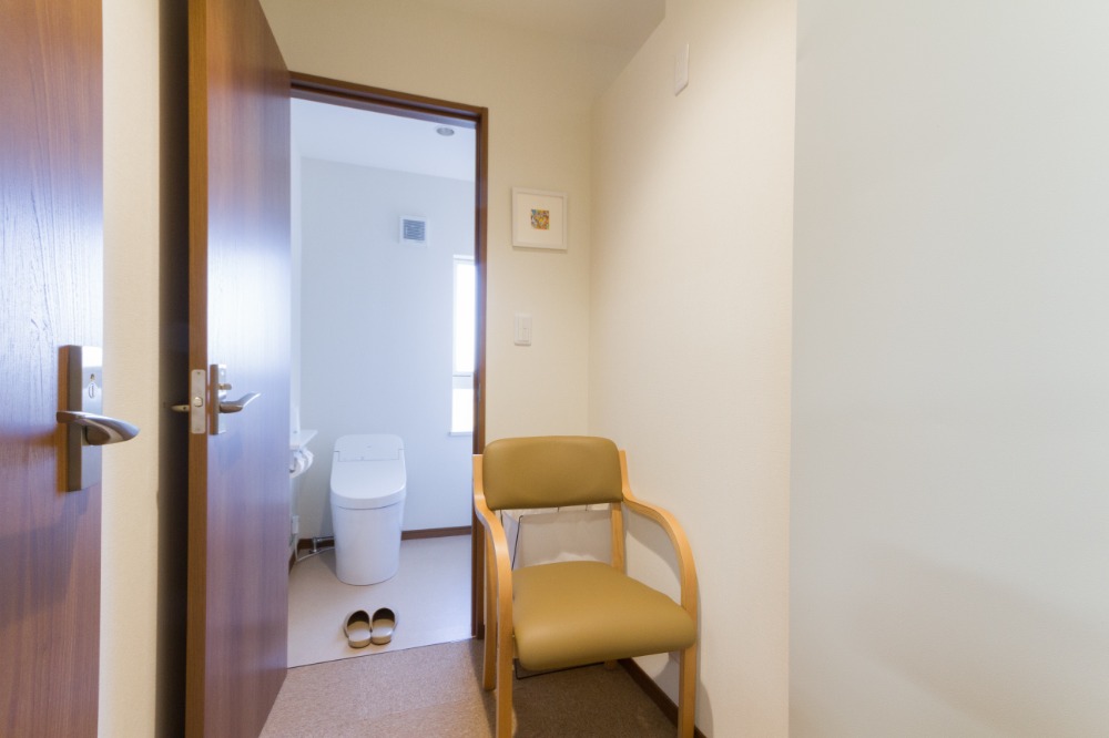 院内で下剤服用が可能なトイレ付完全個室完備